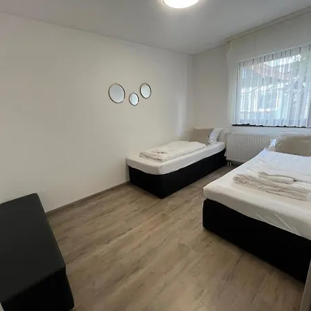 Timeless: Schoenes 4 Eg * Trossingen